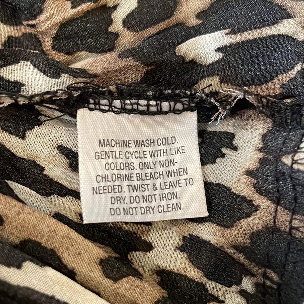 Caché Vintage Animal Print Ruffled Top - Picture 11 of 11